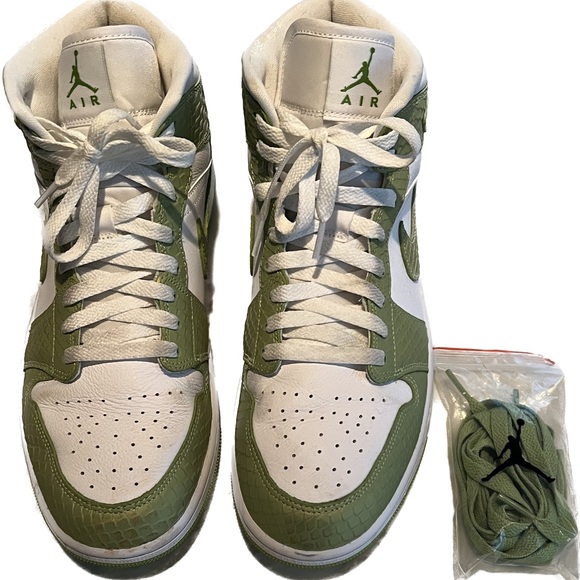 Nike Air Jordan 1 Mid SE 'Green Python' – Size US 11.5 - Picture 3 of 5